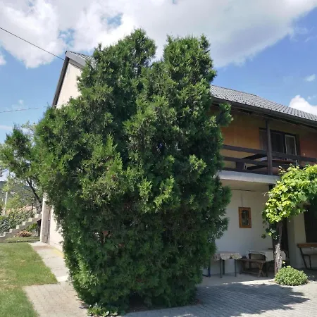 Eva Apartmanhaz 3 Csopak